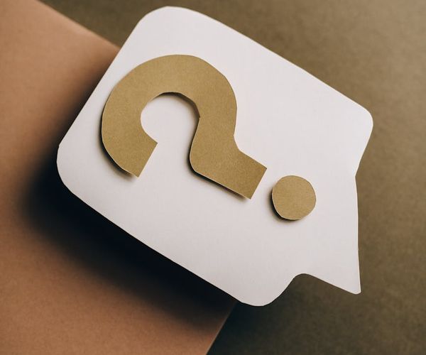 Abstract visual representation of airflow and breathing cycles.